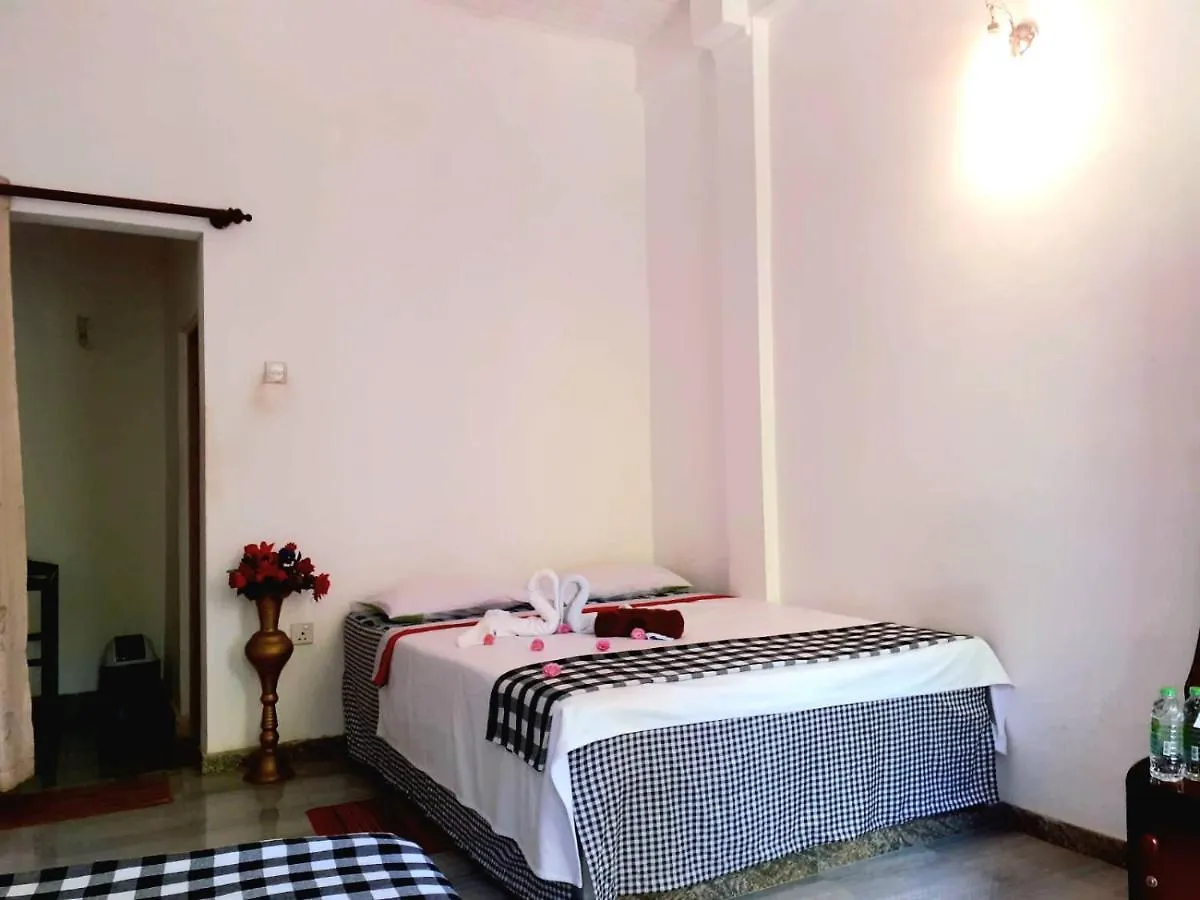 Guest house Green Shade Resort & Haritha Sewana Hotel