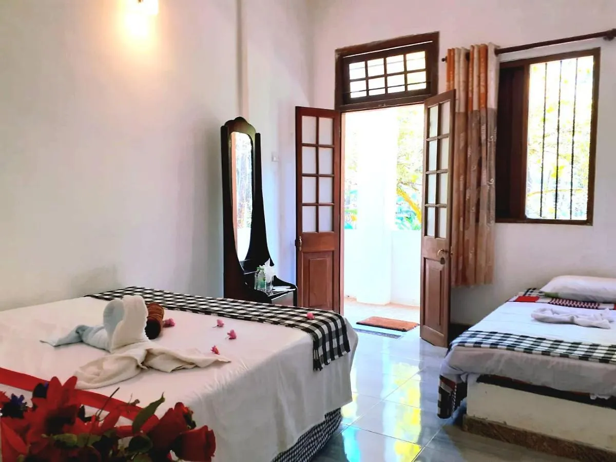 Guest house Green Shade Resort & Haritha Sewana Hotel